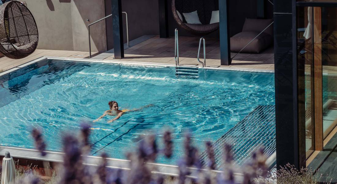 Exclusive bathing pleasure in the hotel pool - Rosenalp Gesundheitsresort & SPA