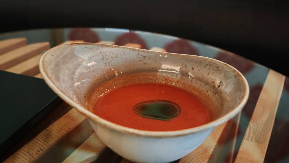 Geeistes Wassermelonen-Tomaten-Süppchen Symbolfoto